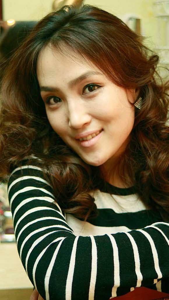 Н.Баярмаа: Хөгшрөхөөрөө сэтгэл амар аялахсан